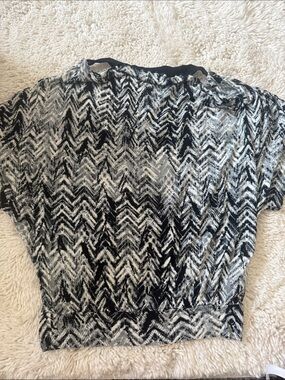 Express Black and White Zigzag Short Sleeve Top